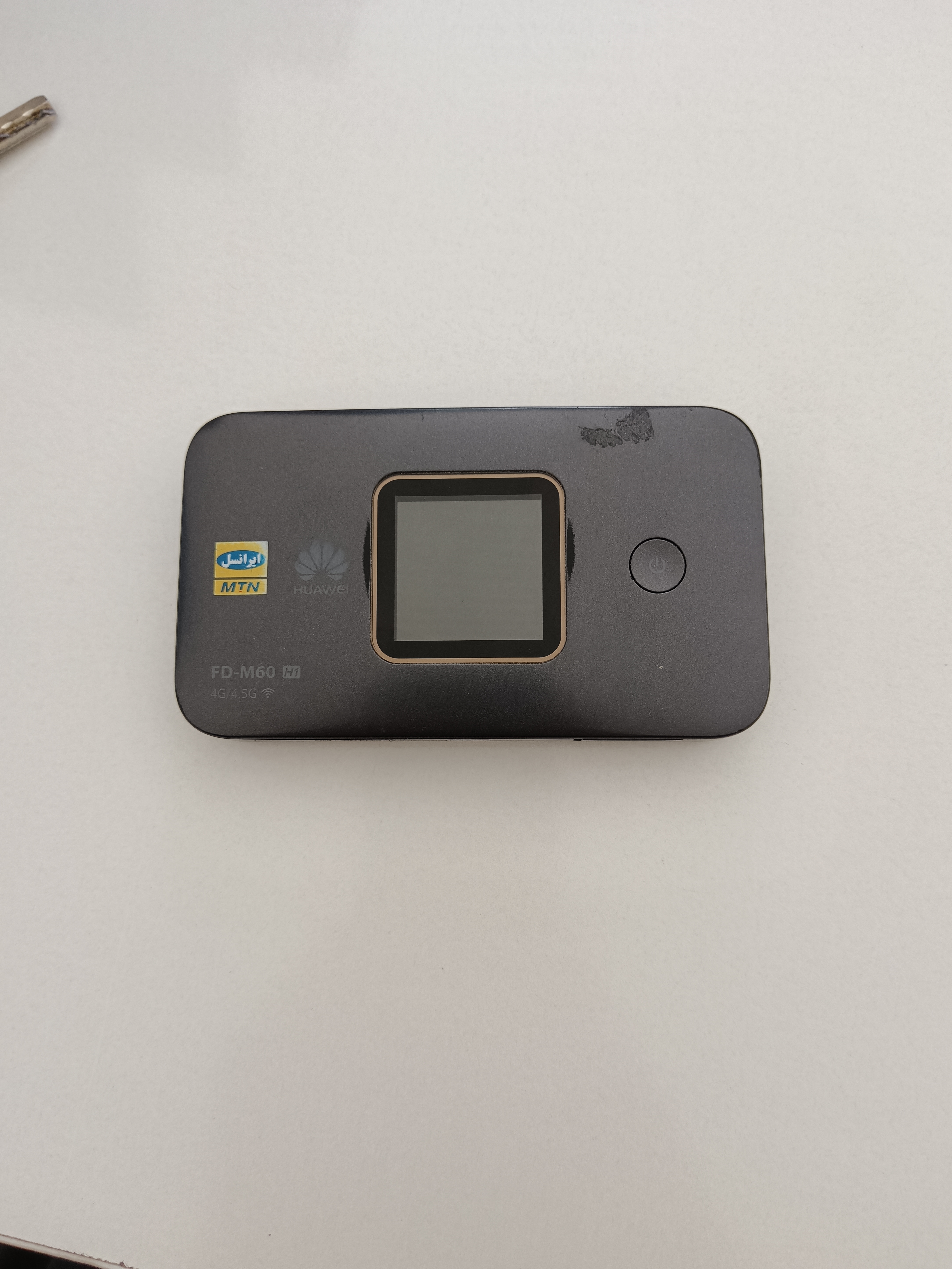 مودم همراه ایرانسل FD-M60 با باتری 3000 میلی‌آمپر، پشتیبانی از شبکه 4G/LTE CAT6، اتصال همزمان 16 کاربر، سرعت دانلود تا 300 مگابیت بر ثانیه، فرکانس 5 گیگاهرتز استوک